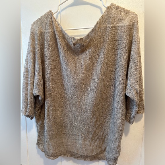 Boutique find women's knit top - Picture 3 of 3